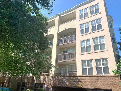 Charming Condo Located in Park Plaza Community! – photo 1