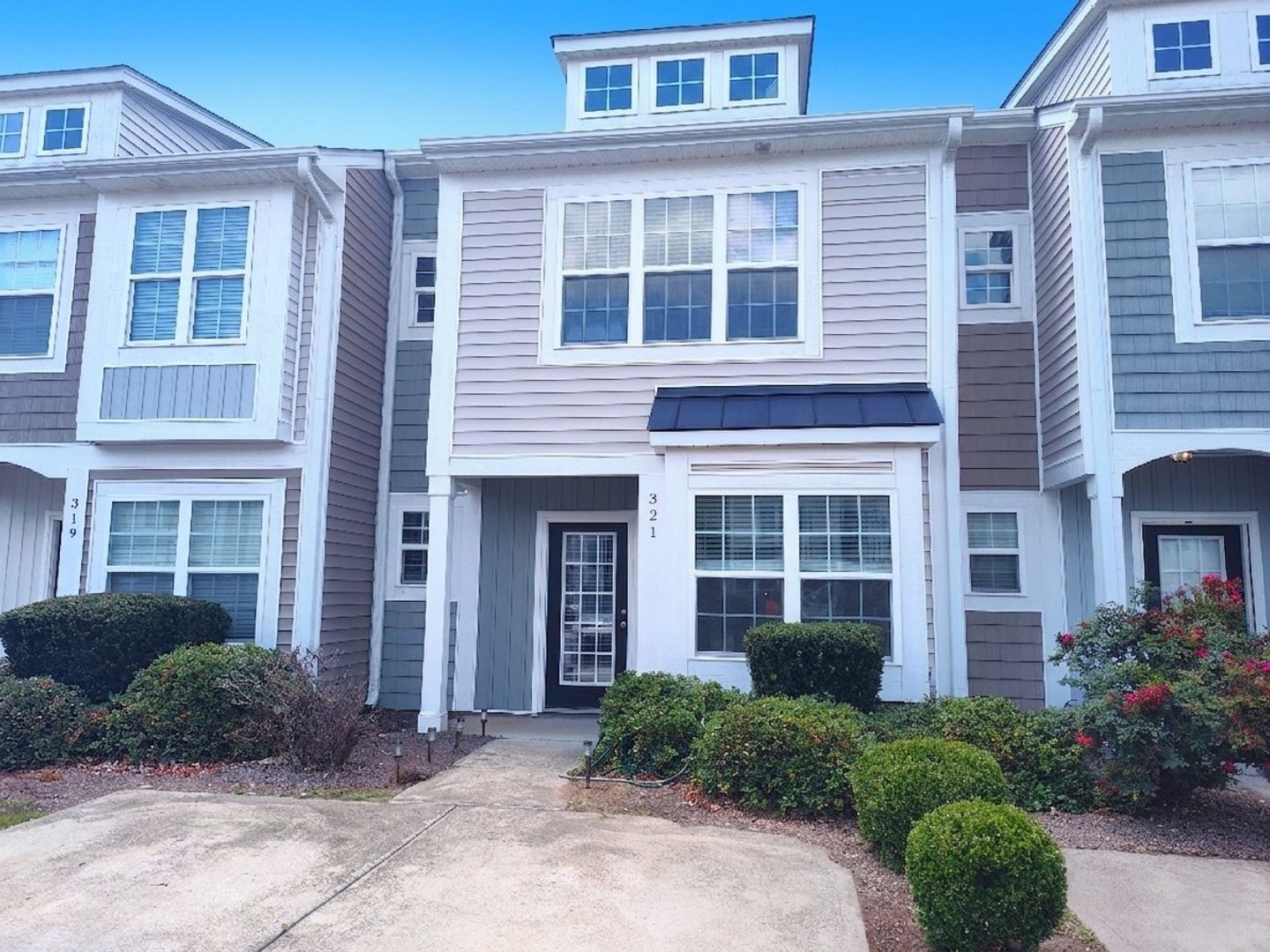 Concord Townhome: 321 Halton Crossing Dr