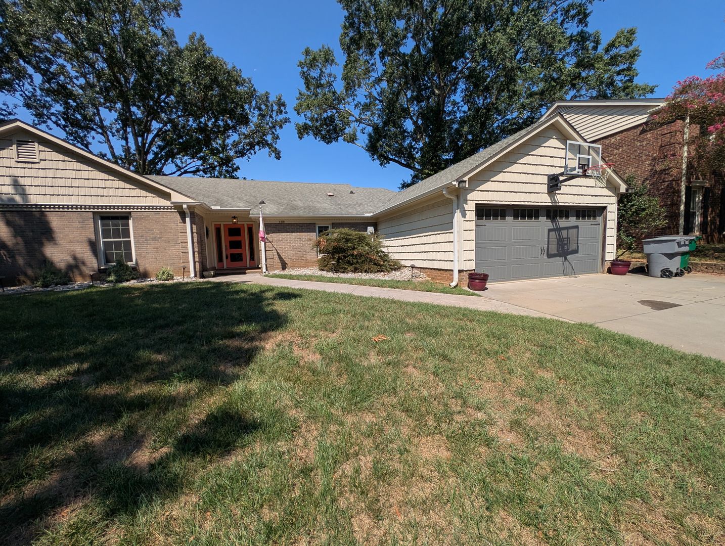 Charlotte House: 4318 Woods End Ln