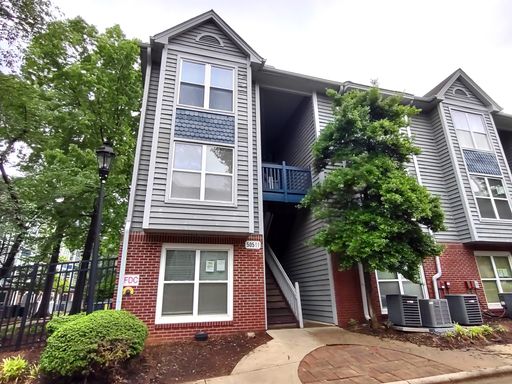 Luxury Condo in Uptown! – photo 1