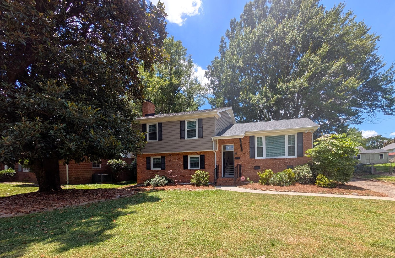 Charlotte House: 6724 Sunview Drive