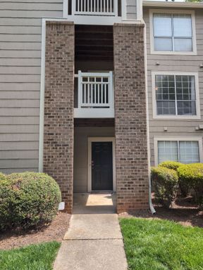 Pristine 2BD/2BA Condo in Southpark! – photo 1