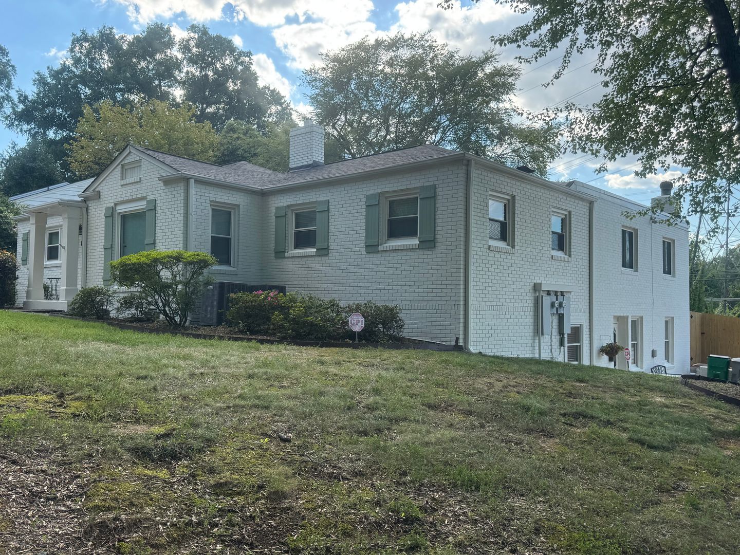 Charlotte Condo: 340 Hollis Rd.