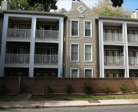 Pristine Condo located in Cedar Street Commons! – photo 1