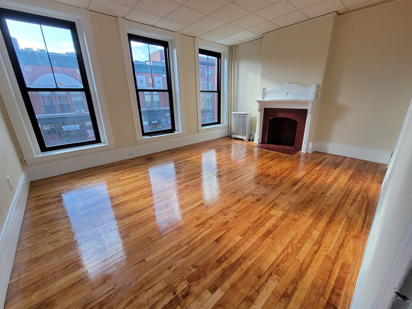 Clinton Apartment: 123 High St.