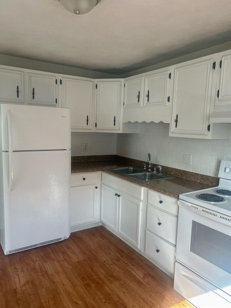 Hudson Apartment: 15 Rice St.