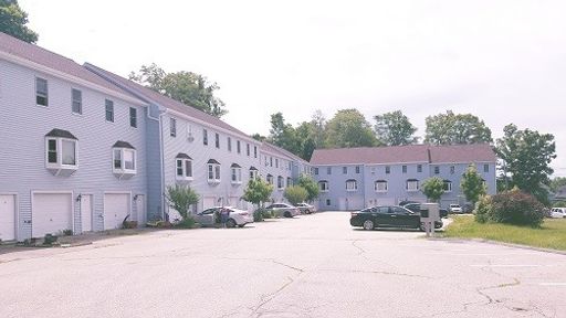 3 floor townhouse w/ backyard, parking, garage, 3 levels of living