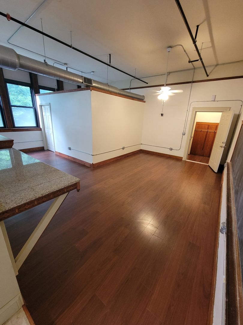 Clinton Apartment: 132B Franklin St.