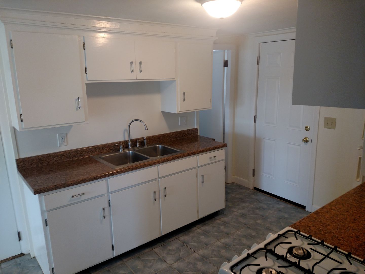 Hudson Apartment: 19 Central St.