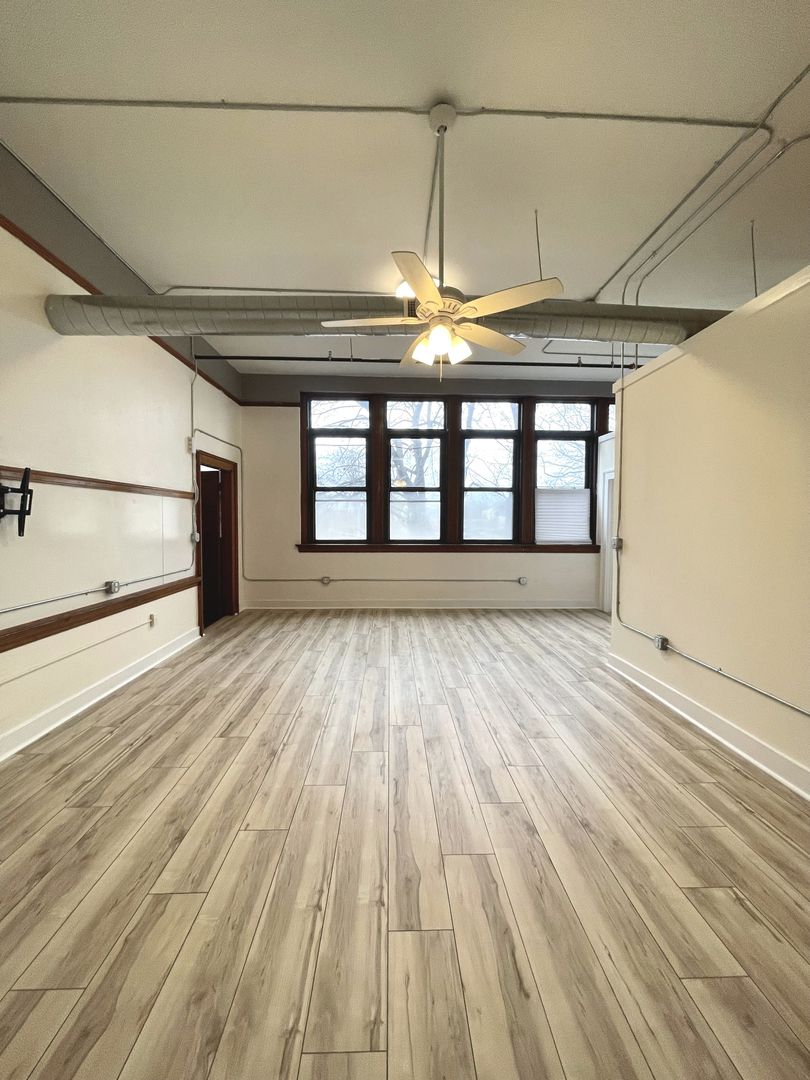 Clinton Apartment: 132B Franklin St.