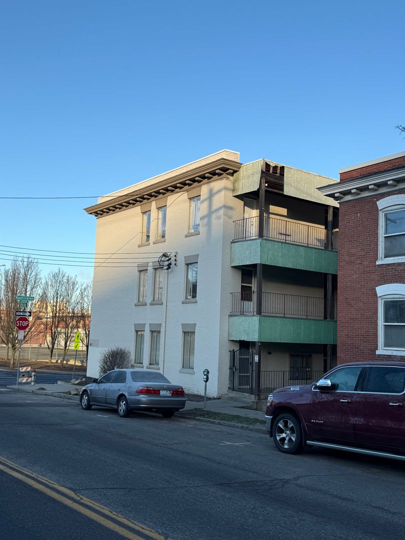 Spokane Apartment: 425 S Washington