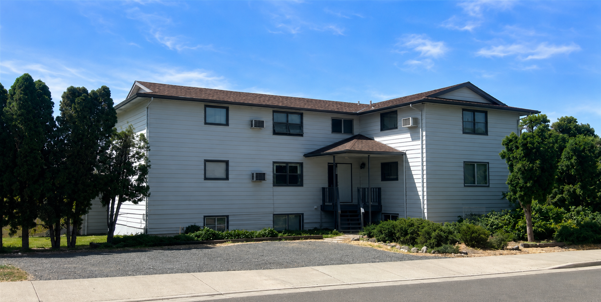Medical Lake Apartment: 126 E Barker
