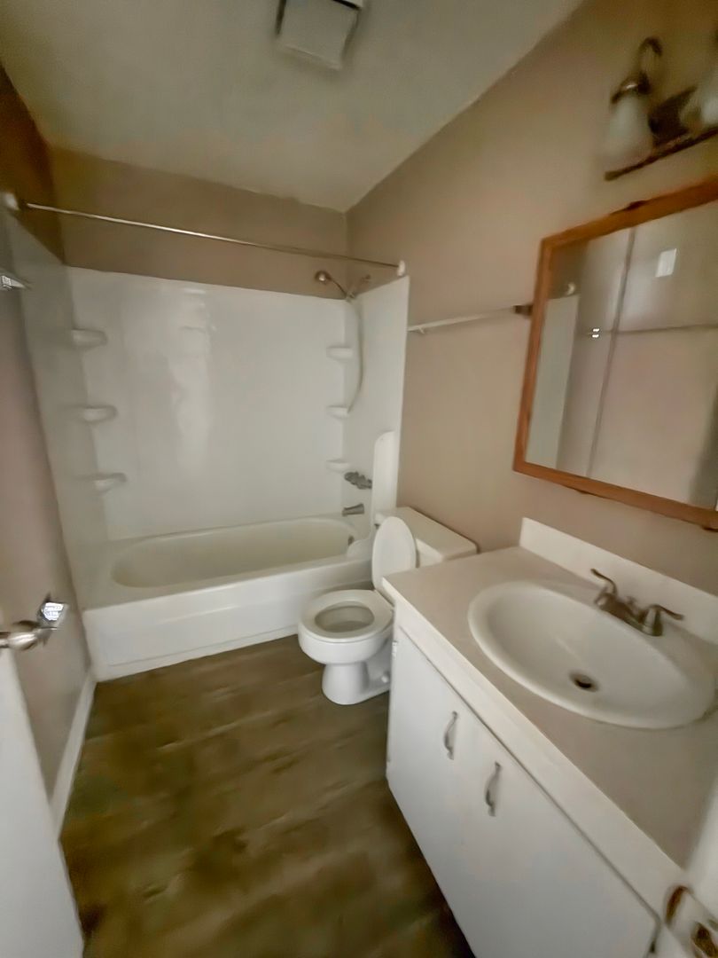 Comfortable 2 Bed / 1 Bath Just Steps from EWU 4 of 6