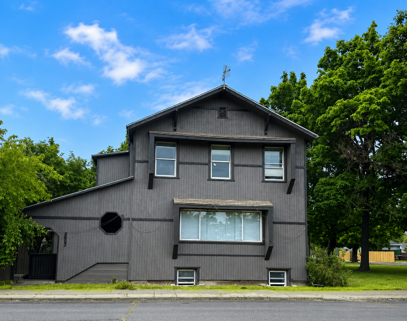 Spokane Apartment: 2623 E Boone Ave