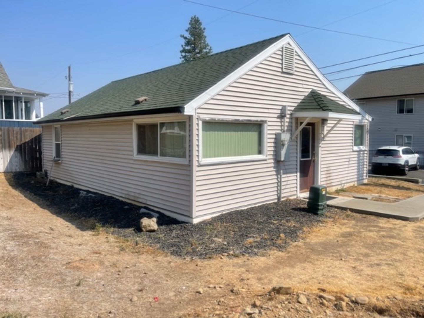 Cheney Apartment: 707 4th st