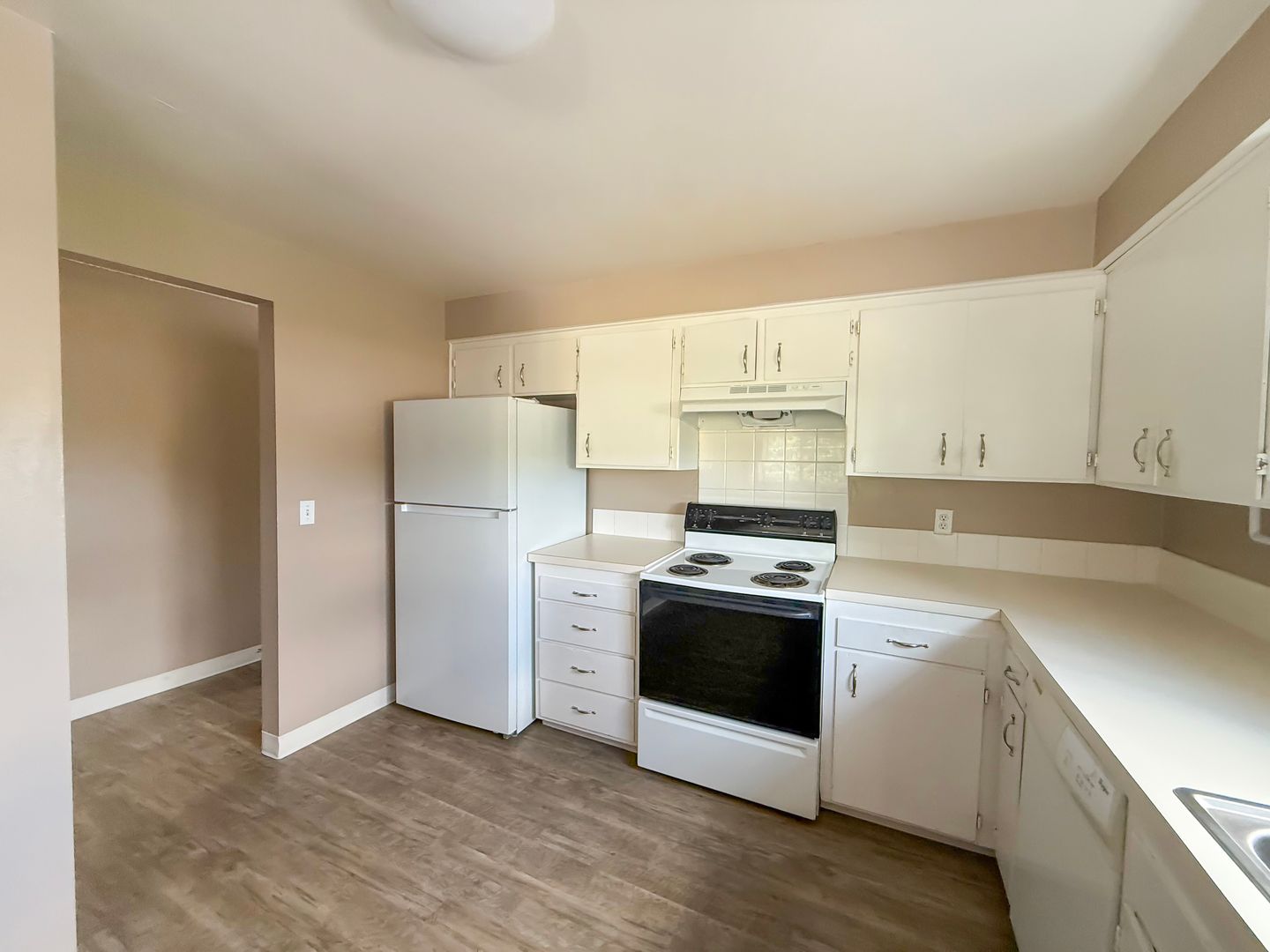 Comfortable 2 Bed / 1 Bath Just Steps from EWU 3 of 6