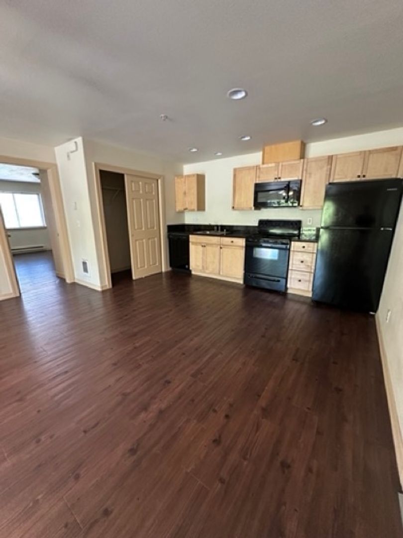 Cheney Apartment: 403 5th Street