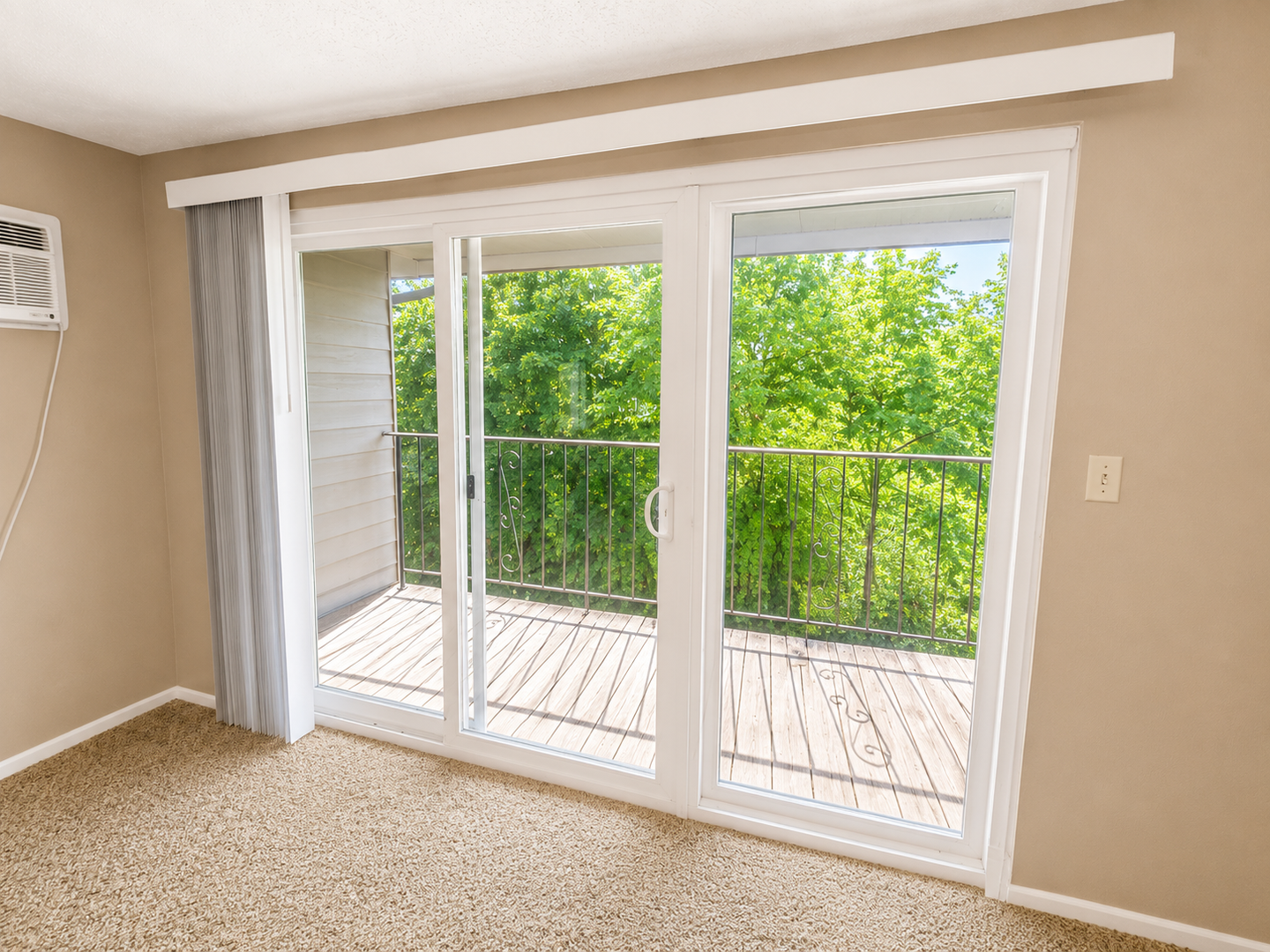 2BR/2BA across from EWU! 2 of 10