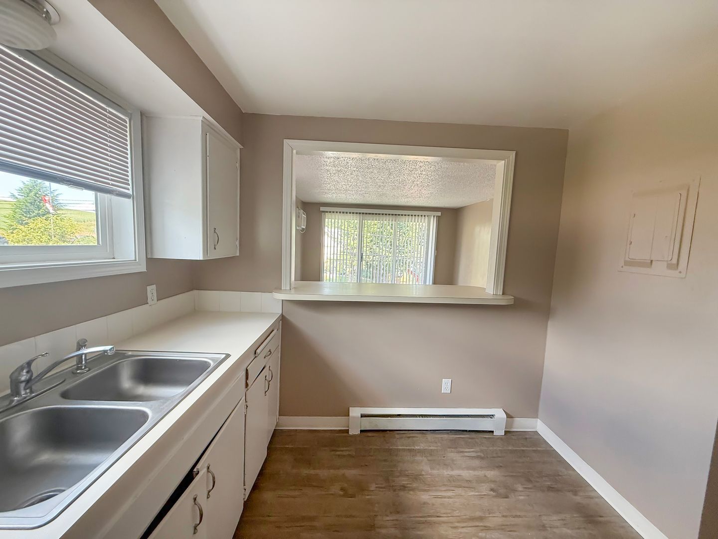 Comfortable 2 Bed / 1 Bath Just Steps from EWU 4 of 6