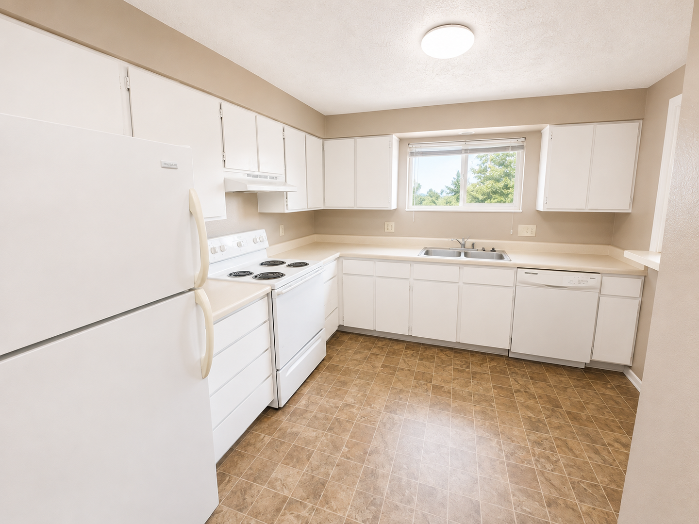 2BR/2BA across from EWU! 3 of 10