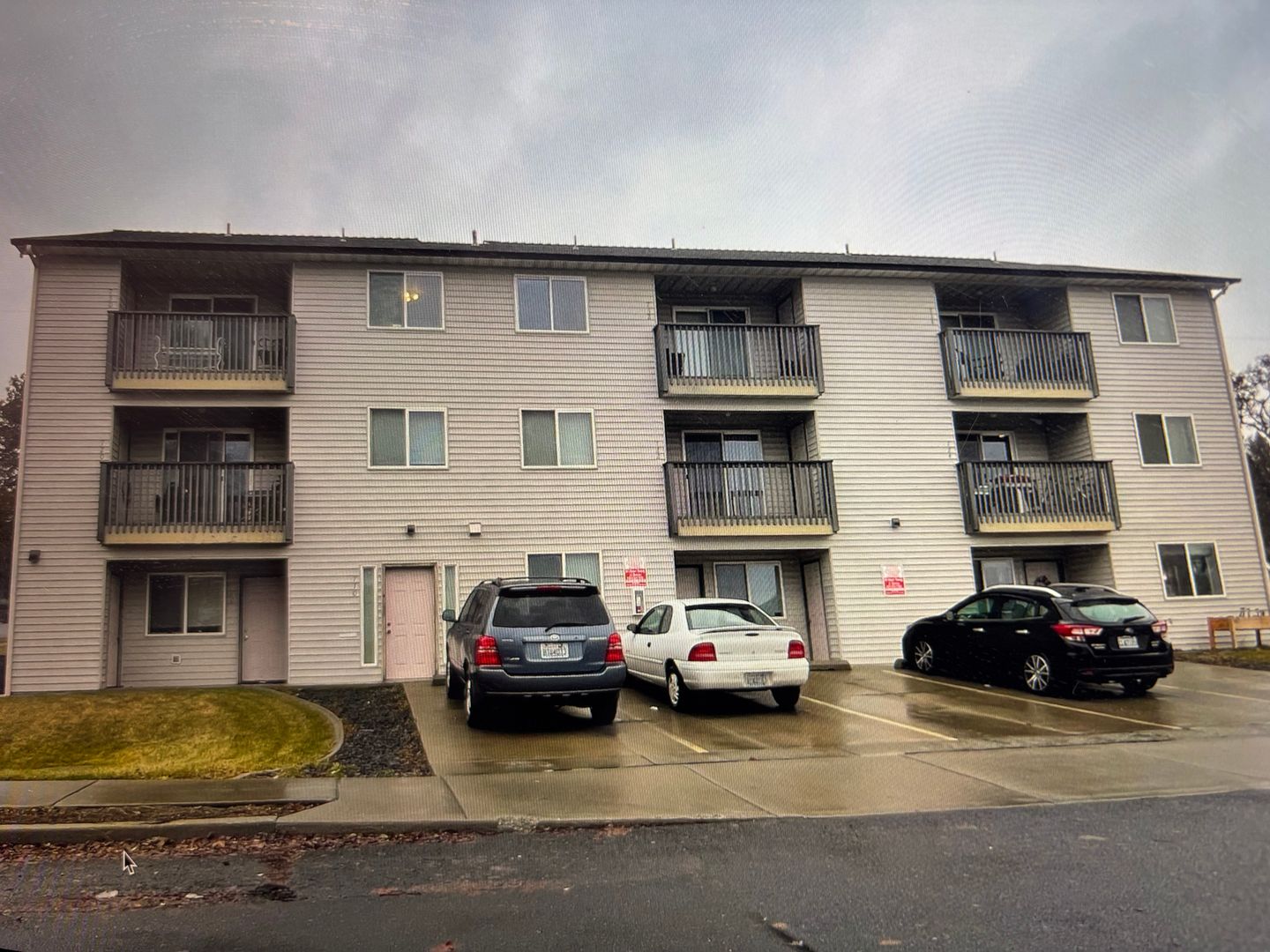 Cheney Apartment: 710 3rd St
