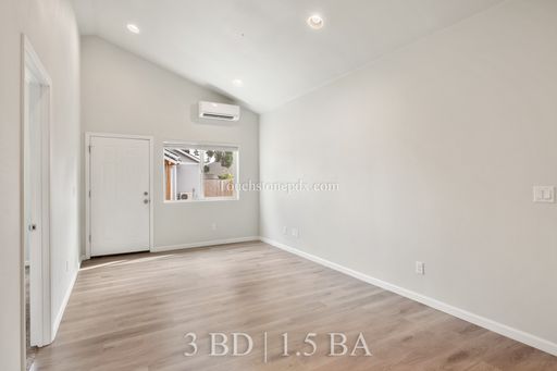 Bright East Portland 3 Bed Home with AC, Modern Kitchen – photo 1
