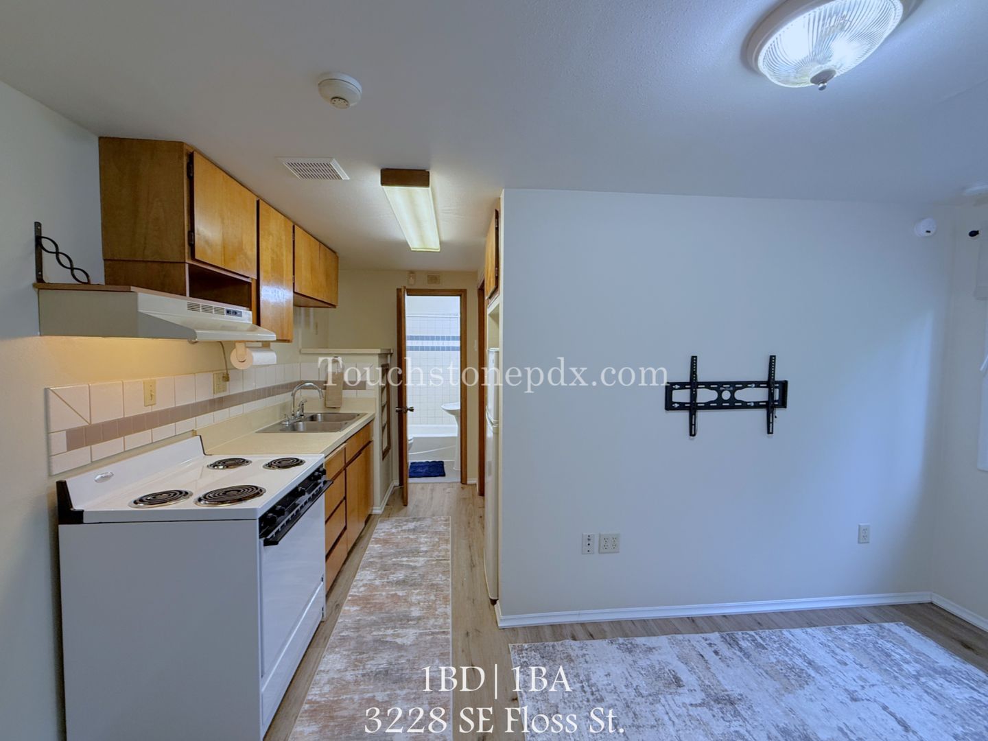 Milwaukie Apartment: 3224 SE Floss St.