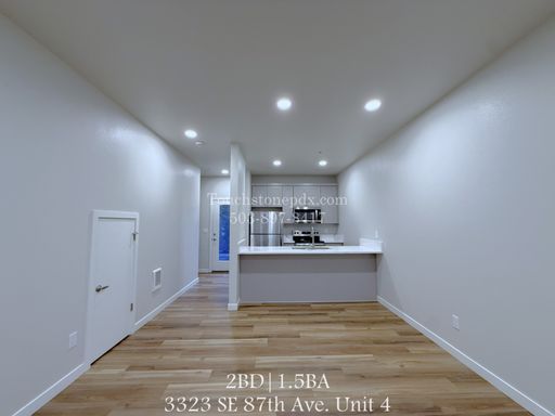 2 Bed Townhome with Modern Finishes & In-Unit Laundry – photo 1