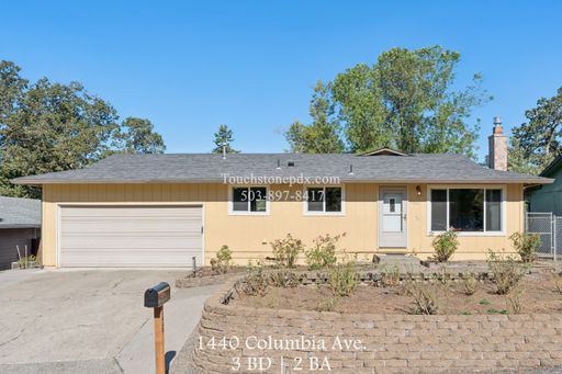Gladstone 3BD/2BA Home with Large Yard, Shop, & 2 Car Garage
