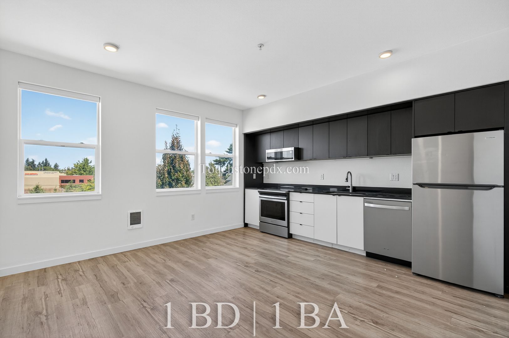 Portland Apartment: 5635 NE Glisan St.