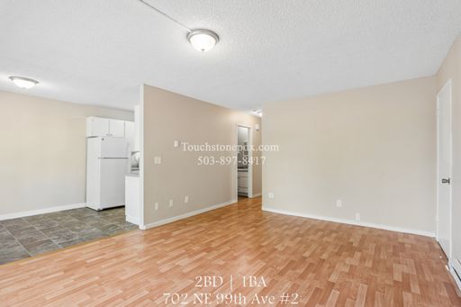 Your New Home Awaits – Cozy 2BR/1BA in Portland with Parking! – photo 1