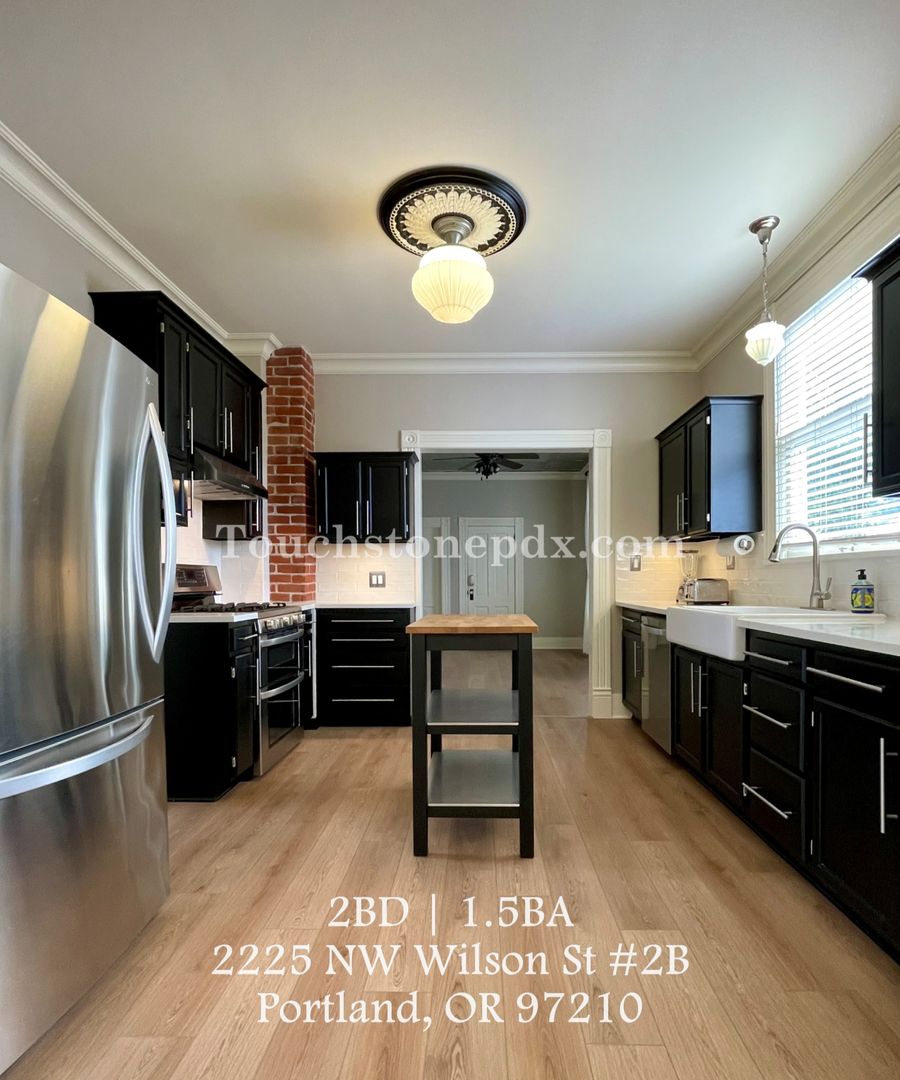 Portland Apartment: 2225 NW Wilson St