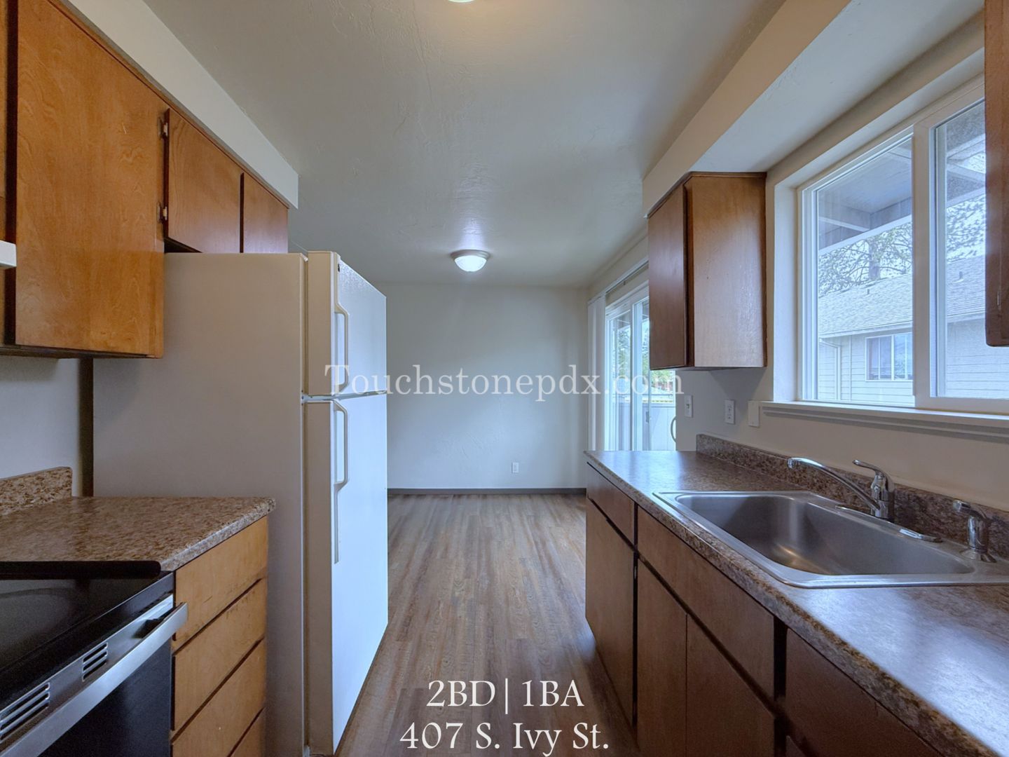 Canby Apartment: 403 S. Ivy St.