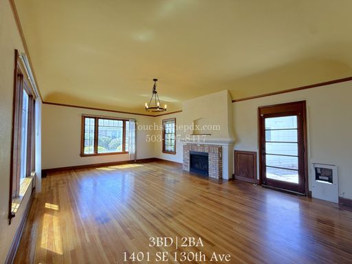 MOVE IN SPECIAL! ONE MONTH FREE! Timeless SE Portland 3 Bed Home w/Backyard, Hardwood Floors, & Bonus Lower Level – photo 1