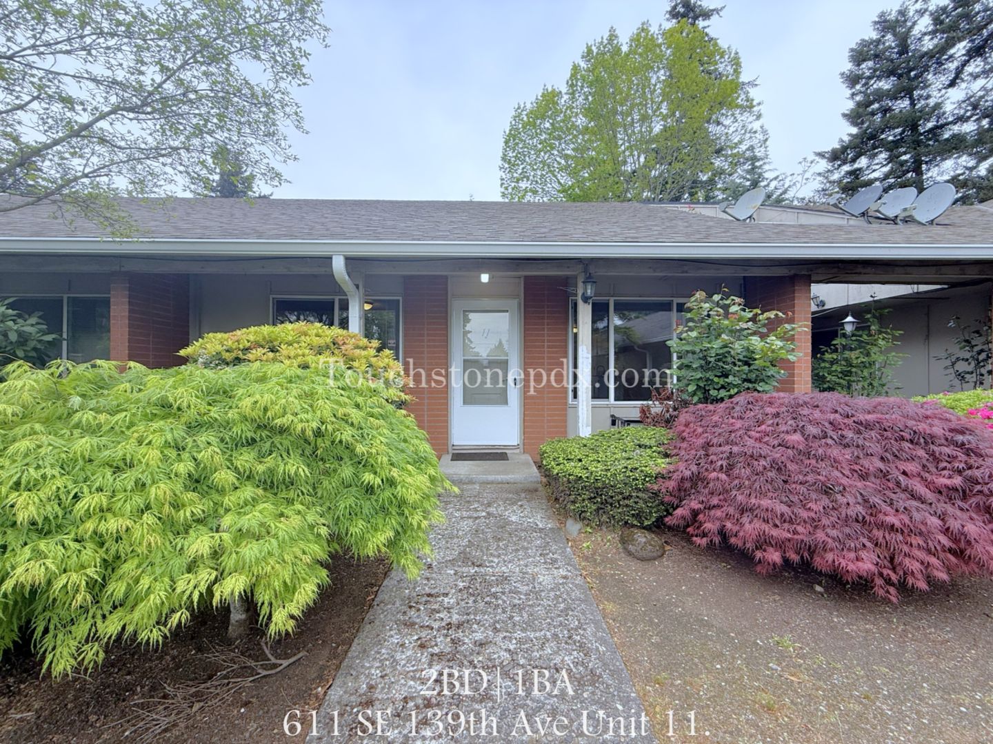 Portland Apartment: 611 SE 139th Ave #11