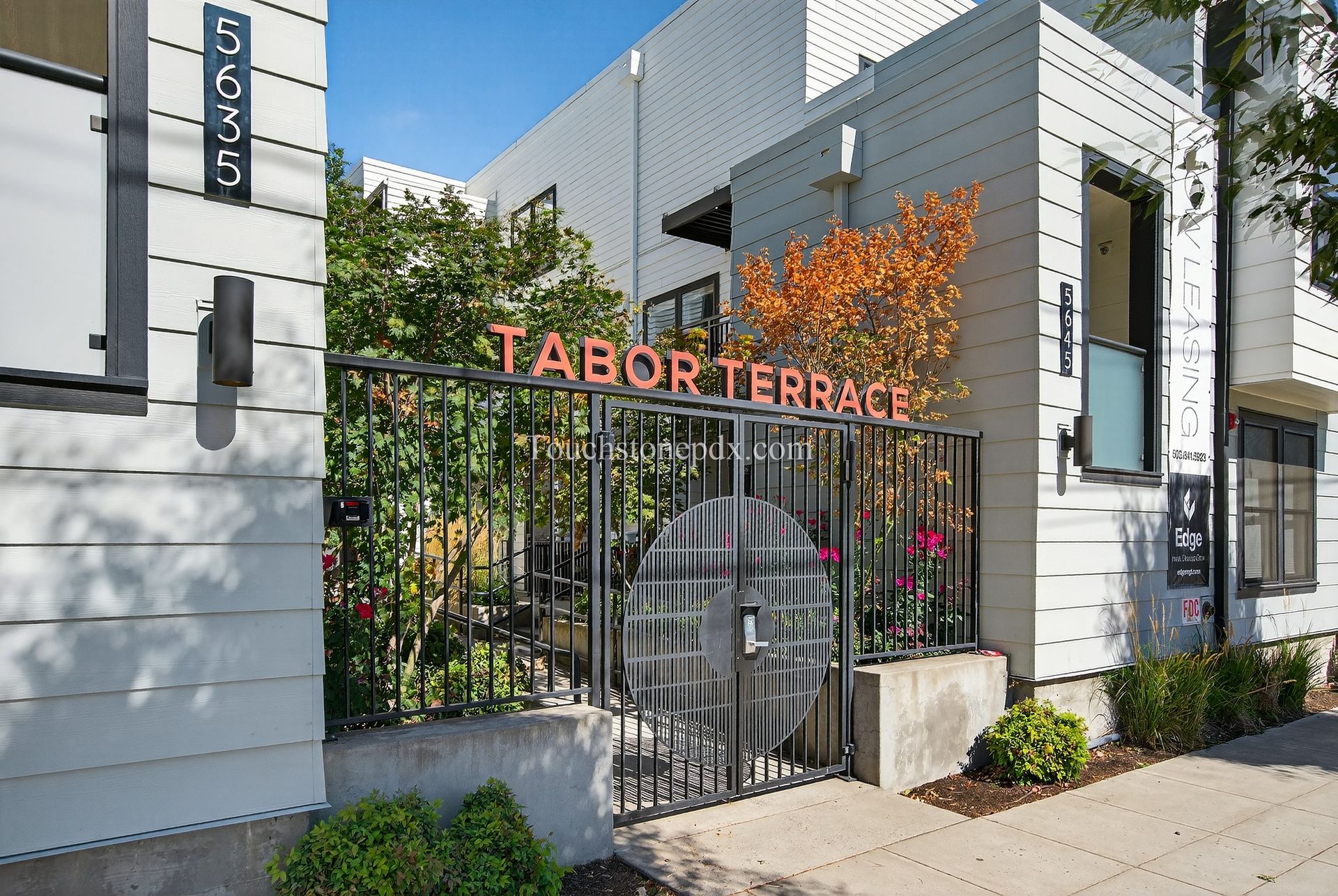 Portland Apartment: 5635 NE Glisan St.