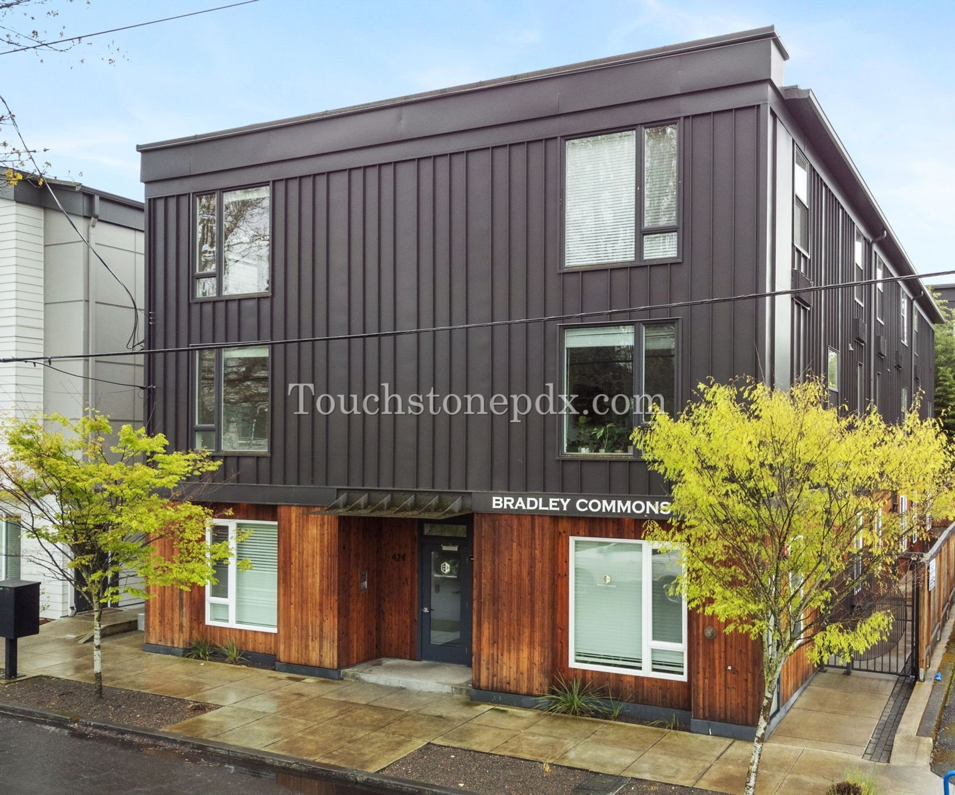 Portland Apartment: 424 NE Jessup St. #12