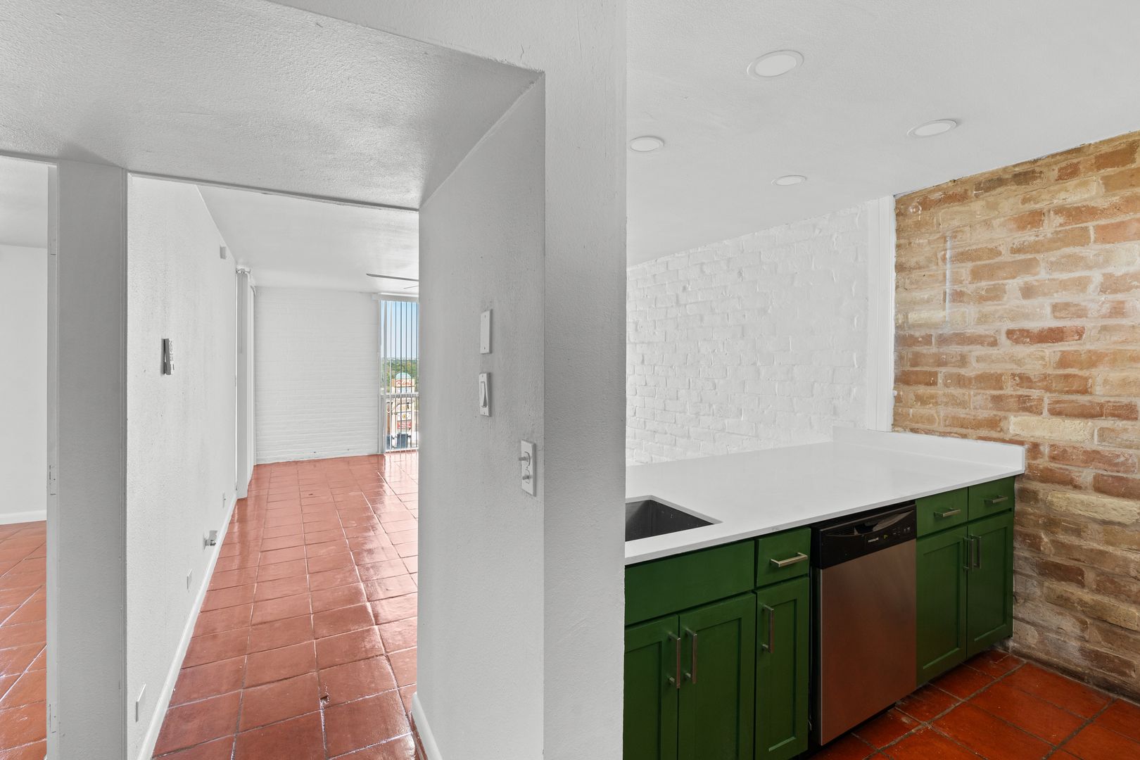 San Antonio Apartment: 1103 Harry Wurzbach Rd