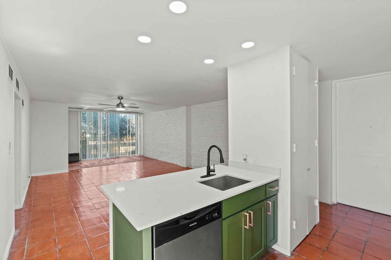 San Antonio Apartment: 1103 Harry Wurzbach Rd