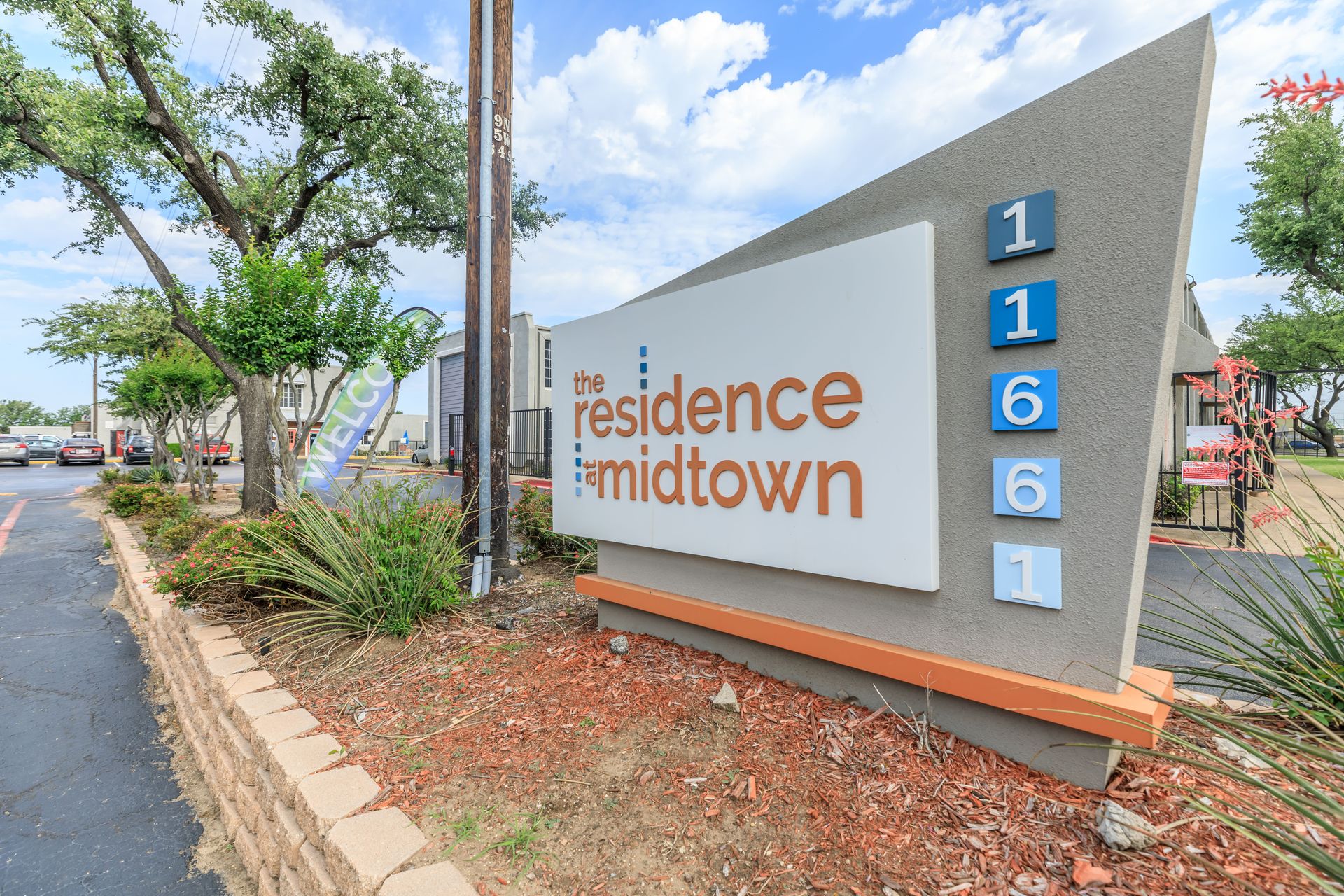 Dallas Apartment: 11661 Dennis Rd.