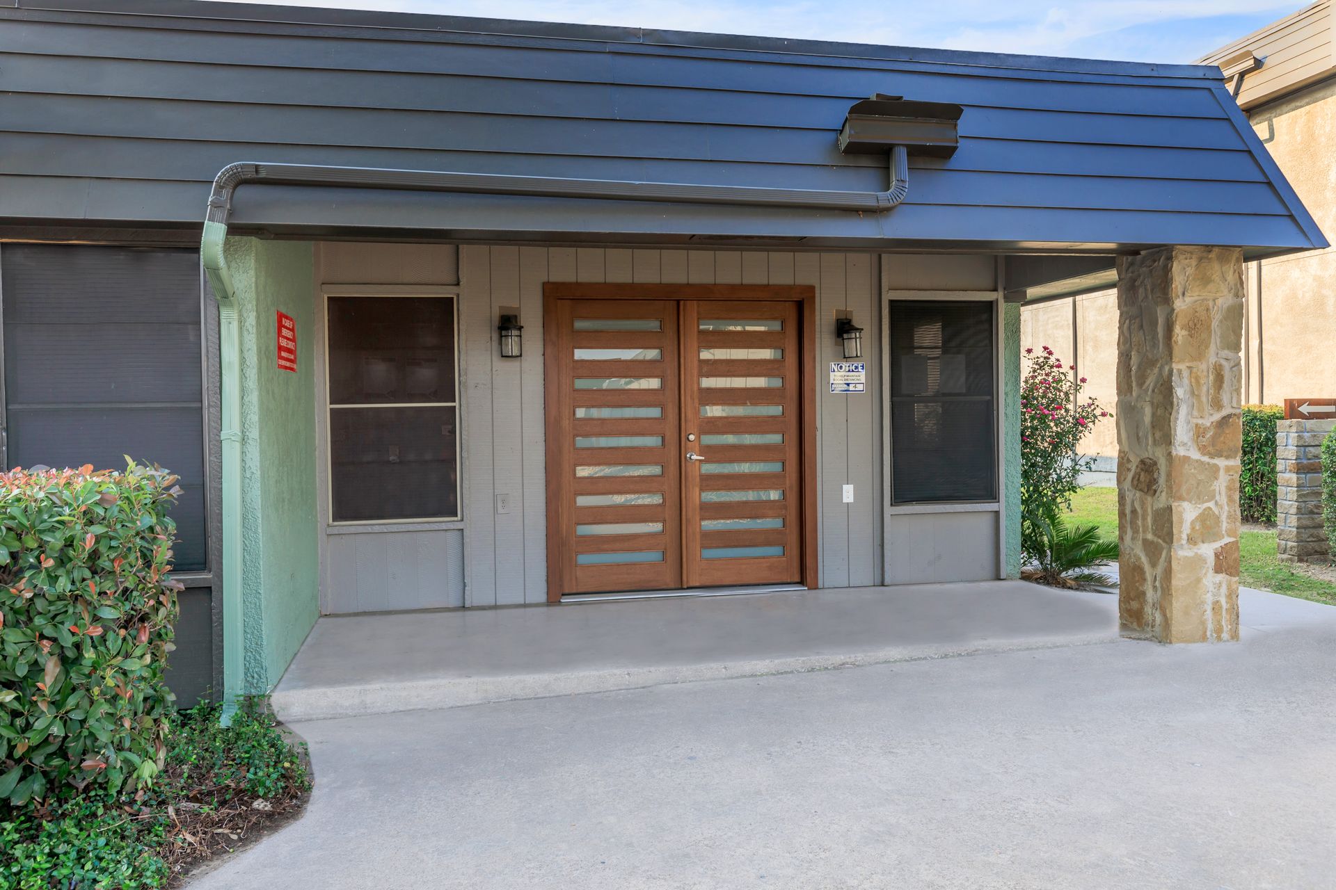 Irving Apartment: 1901 W 5th Street