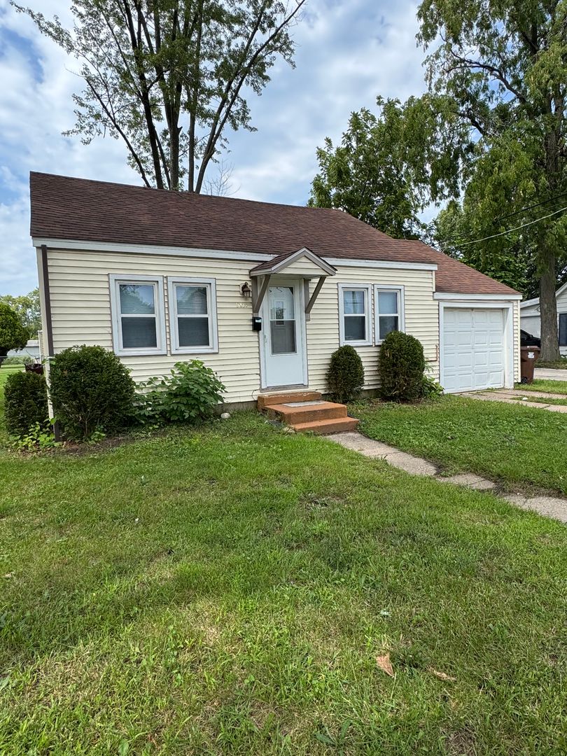 Loves Park House: 5814 Wilson Ave
