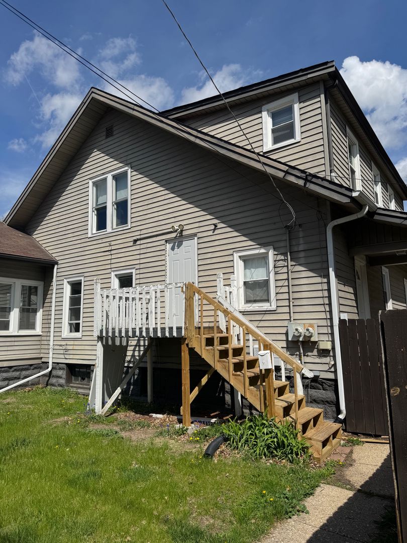 Rockford Apartment: 1401 N Court St