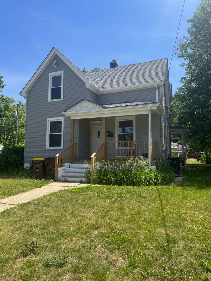 Rockford Apartment: 906 S 5th St