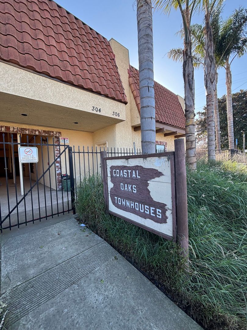 Lompoc Apartment: 302-306 West Laurel Avenue