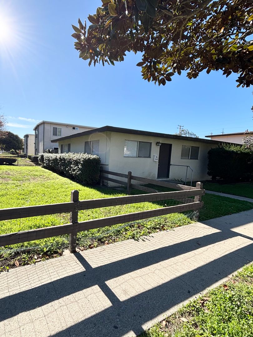 Lompoc Apartment: 320 & 324 East Pine Avenue