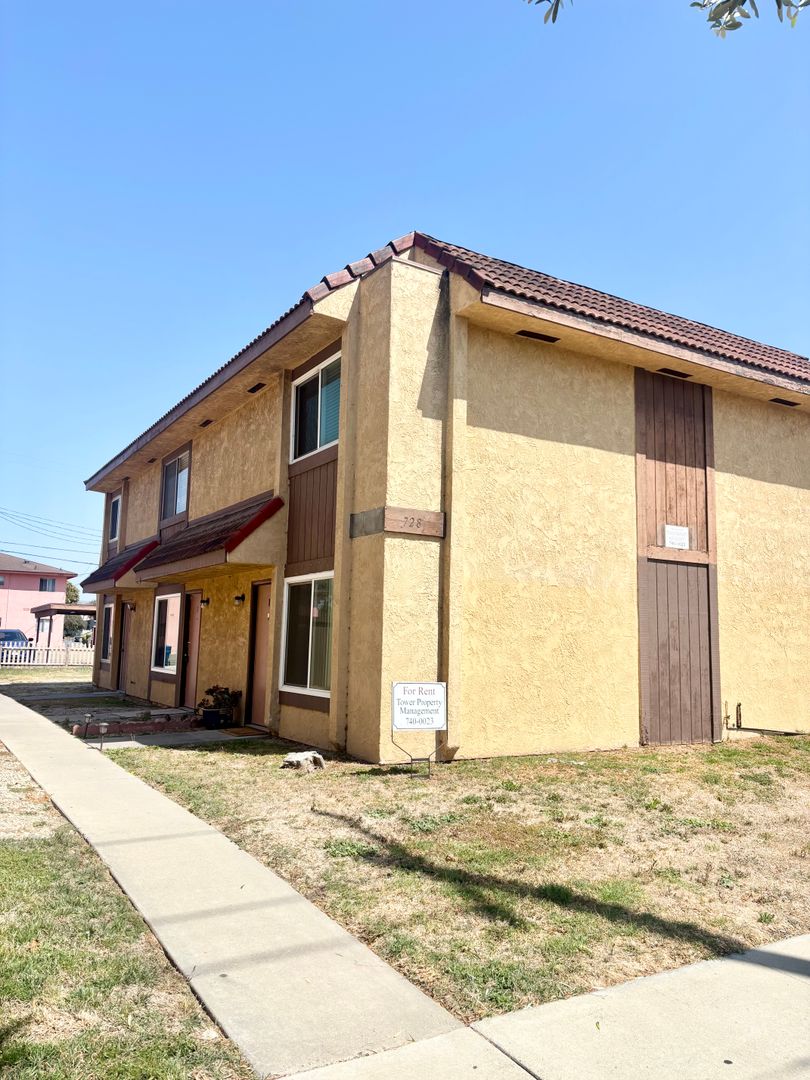 Lompoc Apartment: 728 North D Street