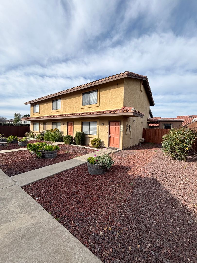 Lompoc Apartment: 807 West Walnut Avenue