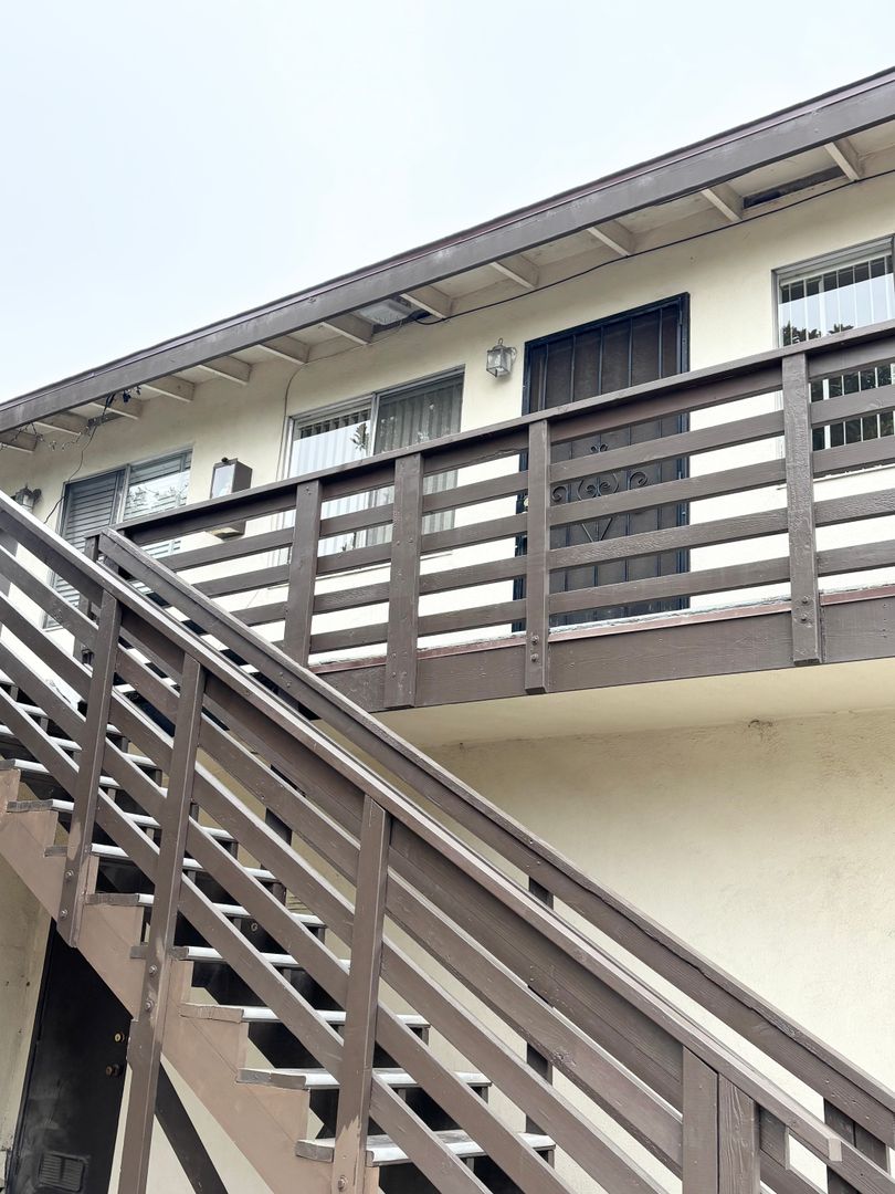 Lompoc Apartment: 320 & 324 East Pine Avenue