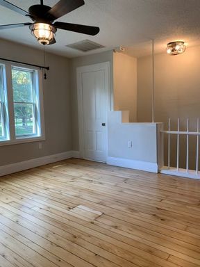 Newly renovated 2 BR, 1 Bath right on Lincoln Park Gorgeous upgrades Best Tremont Location – photo 1